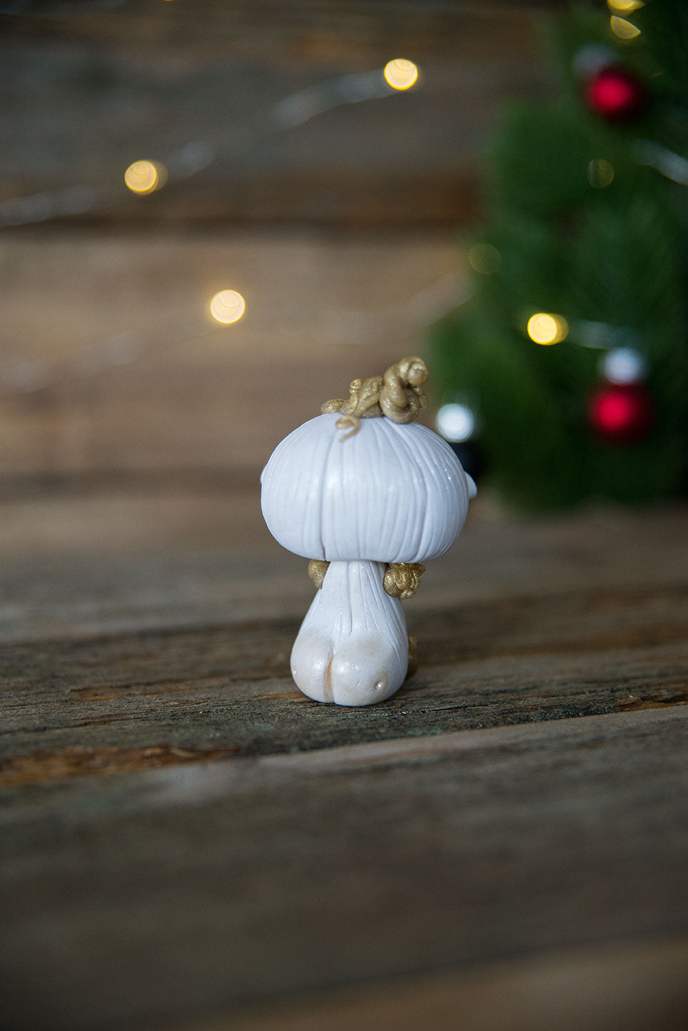 White & Gold Pumpkinhead Mish w/ Amethyst Eyes & Quartz #105