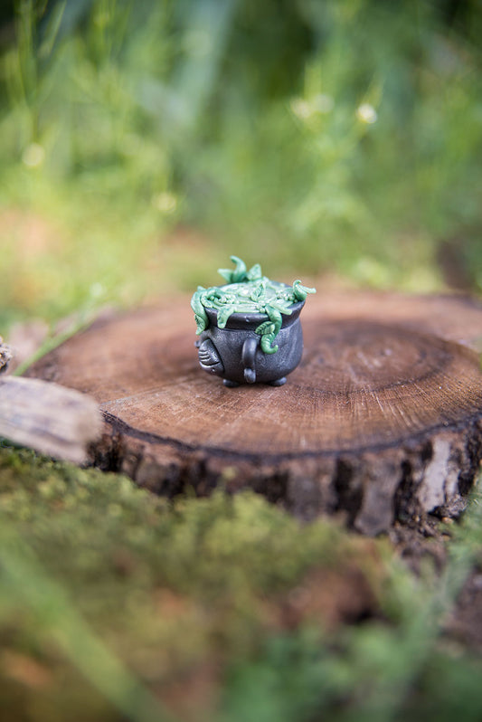 Black Cauldron w/ Green Growth Potion Spore #54
