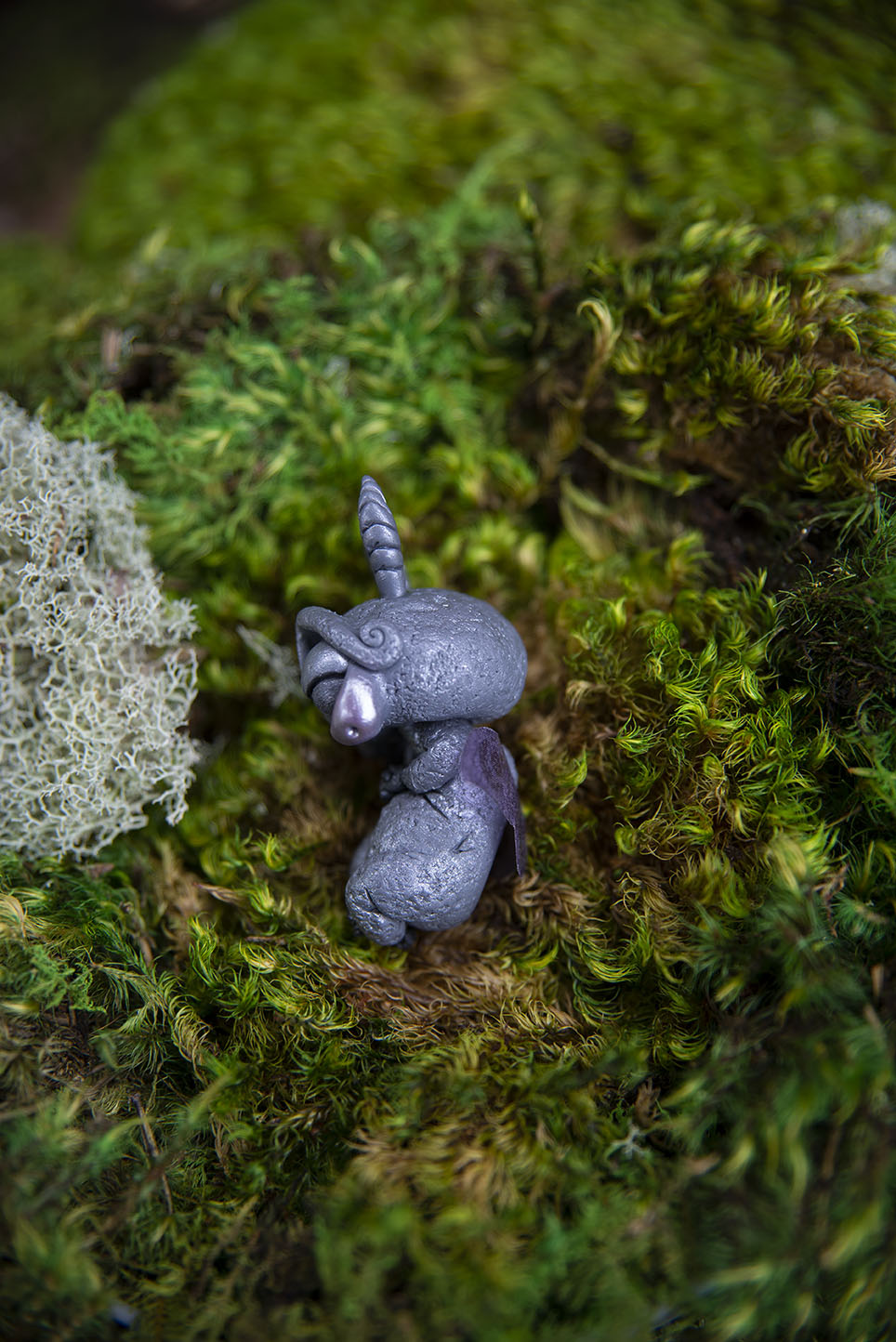 Gray Mothman Mishling w/ Purple Wings #008