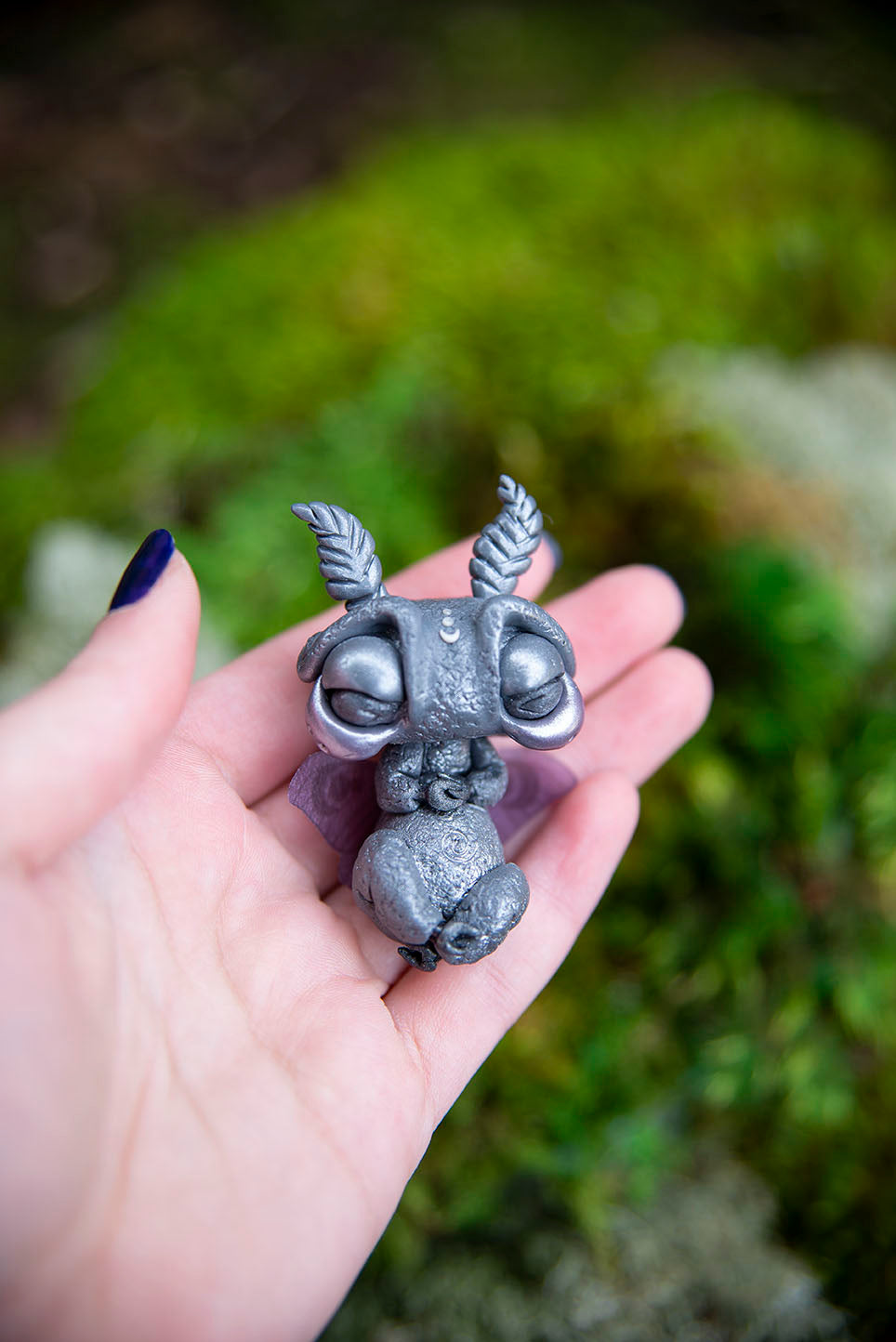 Gray Mothman Mishling w/ Purple Wings #008