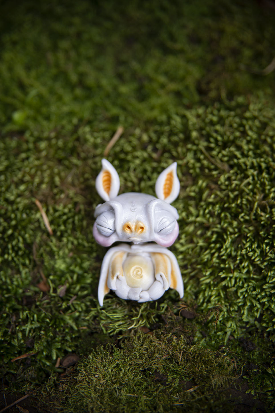 Mango the white bat Mishling #028