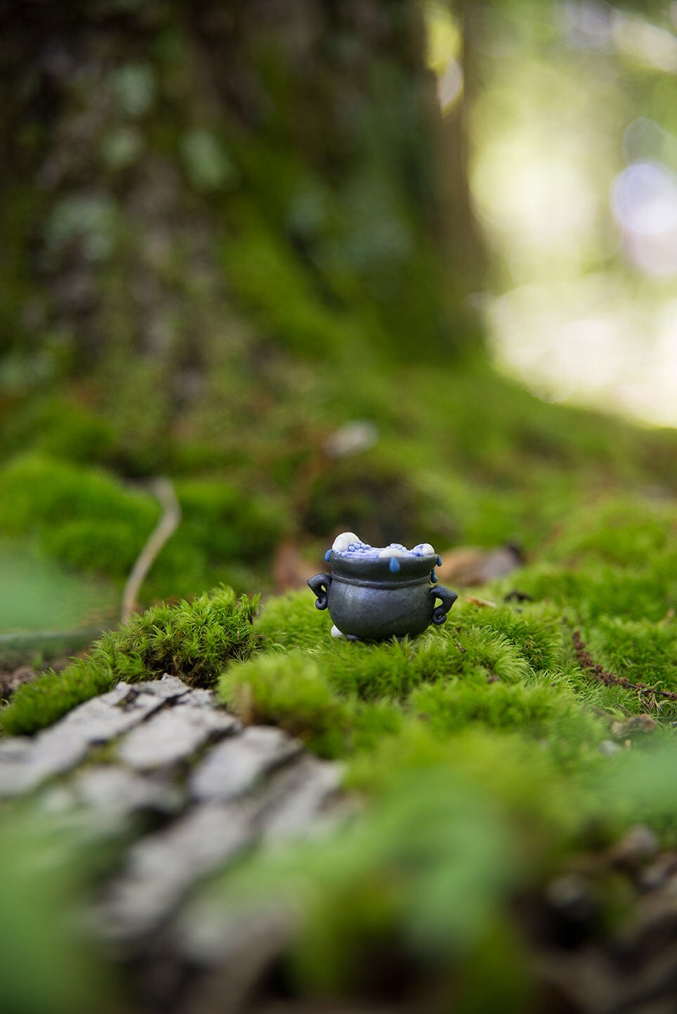 Black Cauldron w/ Blue Rain Potion Spore #55