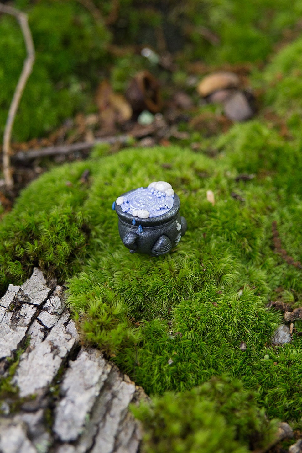 Black Cauldron w/ Blue Rain Potion Spore #55