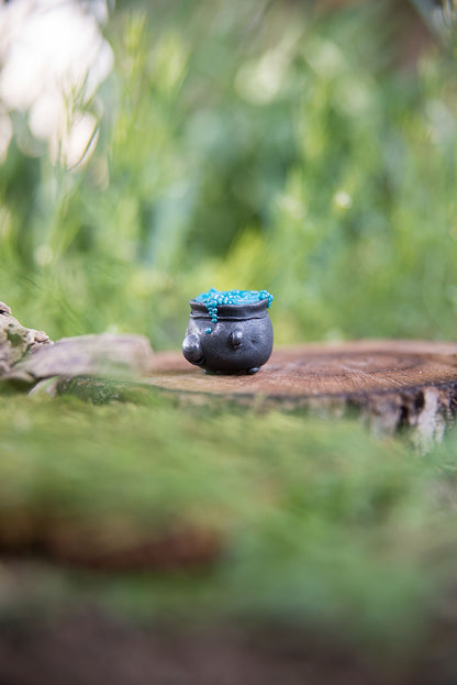 Black Cauldron w/ Bubbling Blue Potion Spore #34