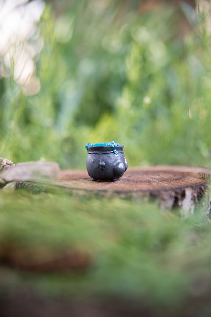 Black Cauldron w/ Bubbling Blue Potion Spore #34
