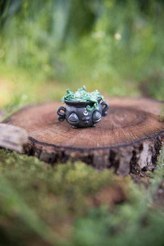 Black Cauldron w/ Green Growth Potion Spore #54