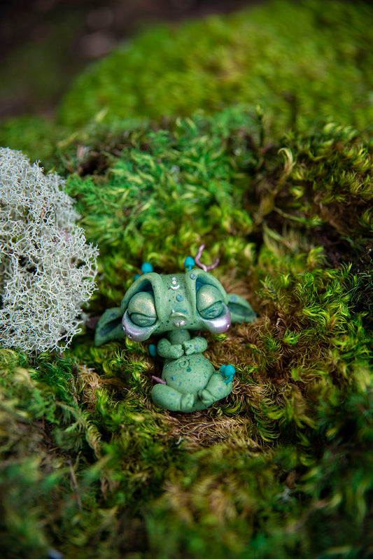 Green Goblin Mishling w/ Blue Mushrooms #003