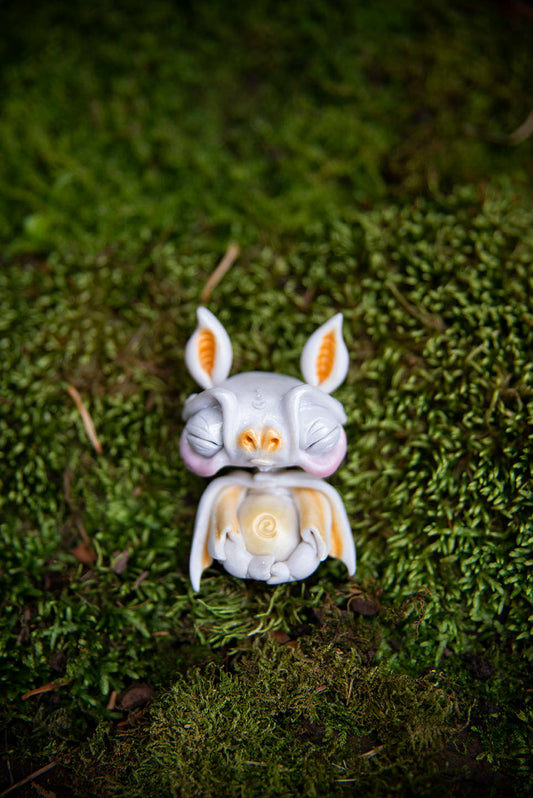 Mango the white bat Mishling #028