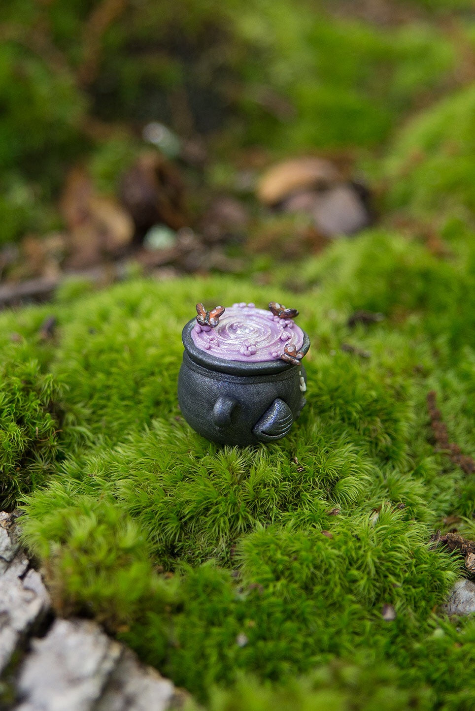 Black Cauldron w/ purple butterfly Potion Spore #56