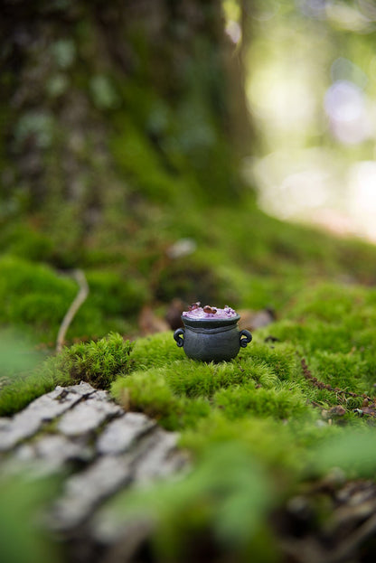 Black Cauldron w/ purple butterfly Potion Spore #56